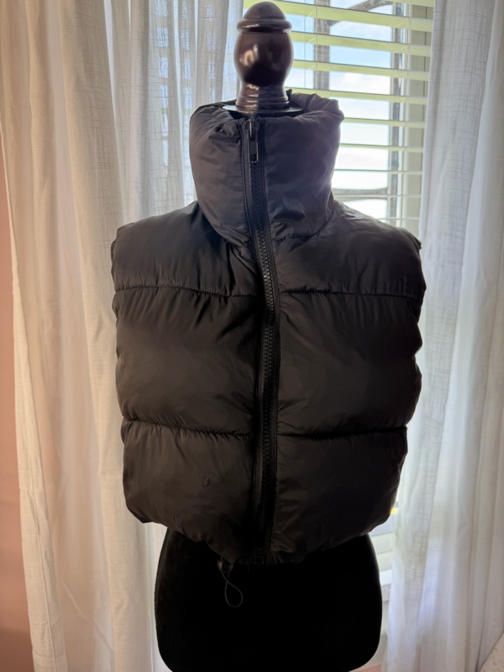 FUINLOTH Black Cropped Puffer Vest High Neck Zip Up Size M